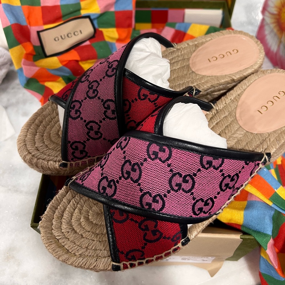 Gucci Women's Pink and Red Espadrille Slides 
PreOwned worn once Size 37